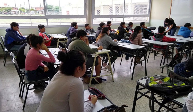 Continúan las clases de apoyo escolar para alumnos de nivel secundario